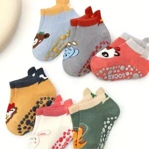 New 5 pair non slip floor socks age 3-5